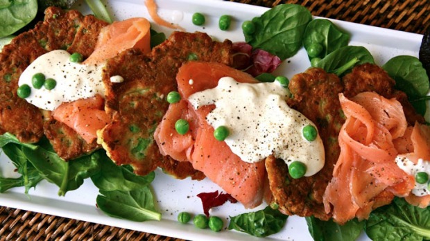 豌豆和haloumi fritters。