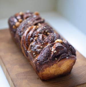 来自墨尔本Babka Boi的Choc-Hazelnut Babka。