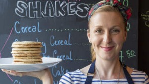 Momofuku Milk Bar的克里斯蒂娜·托西(Christina Tosi)正在享用她的Singleton威士忌枫糖饼干。