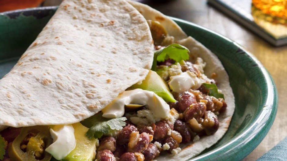 带有红豆和羊乳酪的baleadas