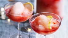 提前：Adam Liaw的Campari Frose Punch。