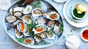 马特·莫兰（Matt Moran）的圣诞节入门者：与霞多丽敷料的牡蛎。