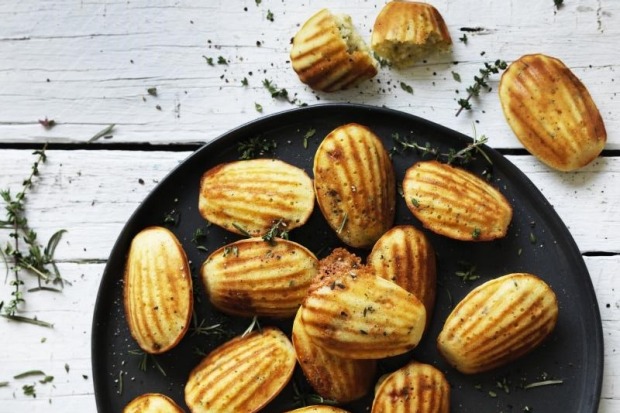 这些蓝纹奶酪玛德琳（Madeleines）非常适合咬一杯葡萄酒。<A ...