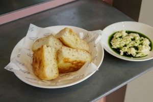 嘎吱嘎吱的马铃薯focaccia。