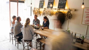 希斯维尔Graceburn Bistro的葡萄酒用餐艺术。