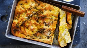 海盐和迷迭香focaccia。