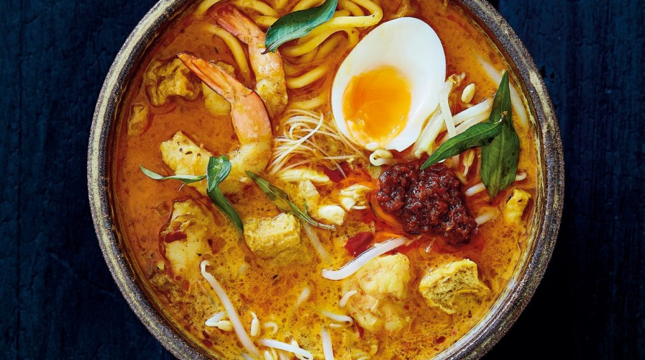 这道以椰子为基础的叻沙食谱使调味酱(勒帕)加倍。