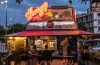 Harry's Cafe de Wheels in woolloomooolo。