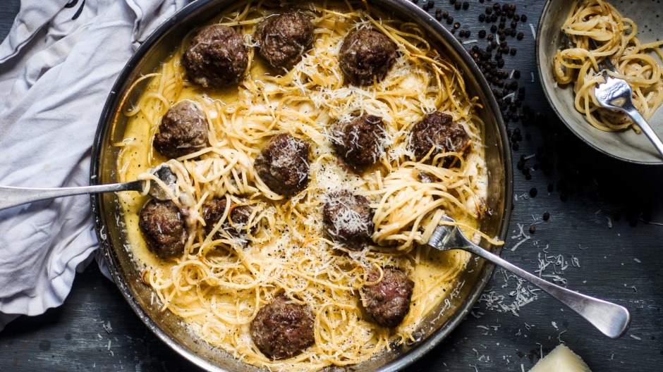 Cacio E Pepe遇到了意大利面和肉丸。