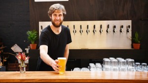 来自莫莉·罗斯（Molly Rose）的尼克·桑德（Nic Sandery）在科林伍德（Collingwood），这是地平线上的五个新啤酒吧之一。