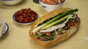 班克斯敦的越南越南湾(banh mi Bay Ngo)的猪肉煎饼卷。