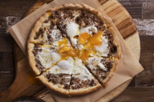 必须订购的Awarma和Egg Pizza。