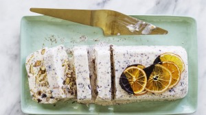 朗姆酒和raisin cassata。