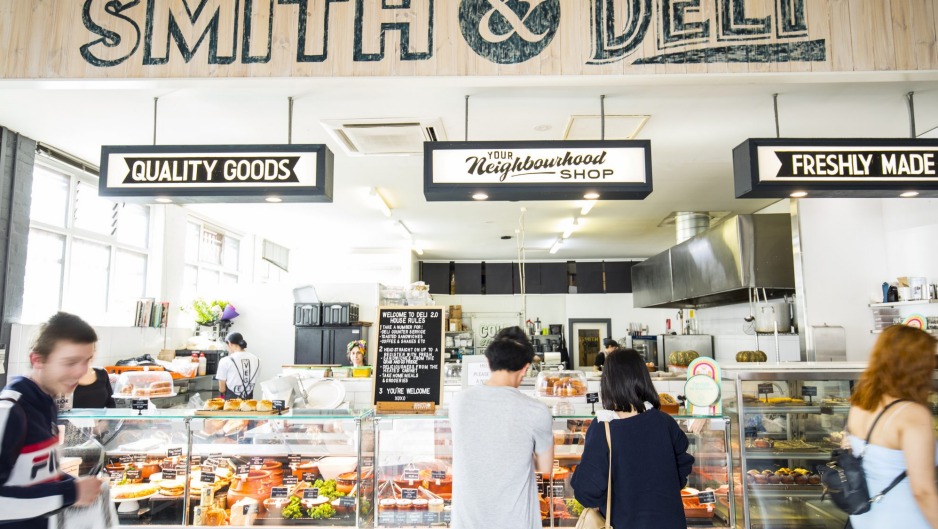 菲茨罗伊（Fitzroy）的史密斯（Smith＆Deli）内部改造了内部。