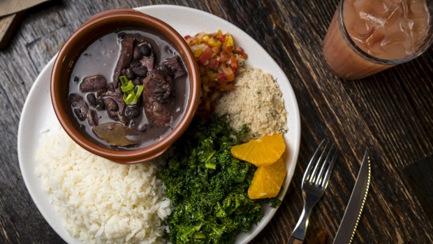 Feijoada（豆和猪肉）。