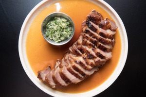 木炭烤的char siu。