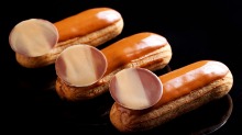 在菜单上：咸焦糖Eclair。