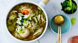 在这种鸡肉面条汤中，欧芹不可谈判。