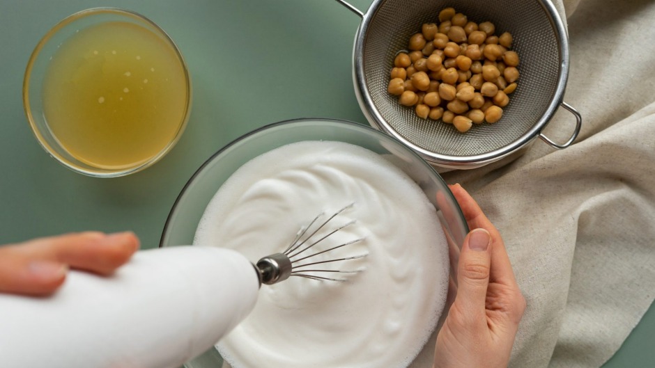 一罐鹰嘴豆（称为Aquafaba）中的水可用于取代蛋清。