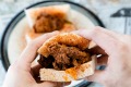 达令赫斯特（Darlinghurst）的桑多奇（Sandoitchi）咖啡馆的酪乳鸡肉katsu sando。