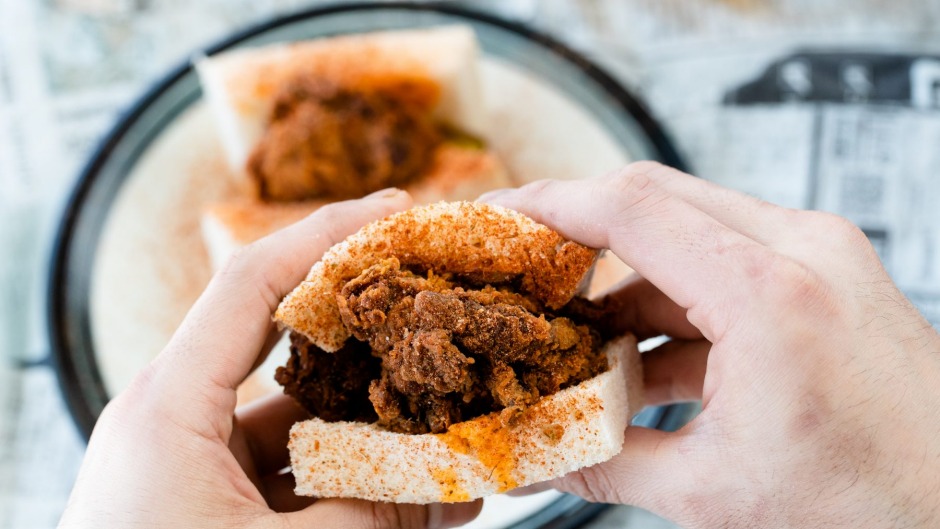 达令赫斯特（Darlinghurst）的桑多奇（Sandoitchi）咖啡馆的酪乳鸡肉katsu sando。