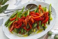 尼尔佩里的季节性，圣诞色彩色沙拉。
