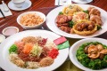 Jonker Street的繁荣三文鱼沙拉，'幸福的幸福'（猪排，素食球，山药和虾）......
