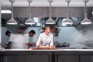 尽管克莱尔·史密斯（Clare Smyth）（如图）最初打算在悉尼（Sydney）推出OnCore，但22年2月的可能性更大。