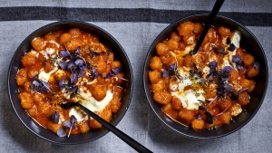 煎烟遇到了帕塔斯·布拉瓦斯（Patatas Bravas）。
