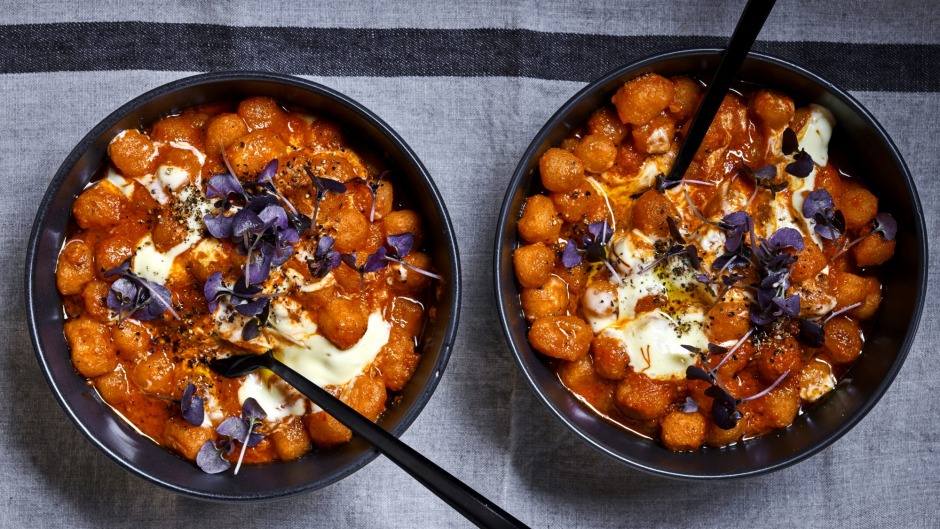 煎烟遇到了帕塔斯·布拉瓦斯（Patatas Bravas）。
