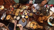苏丹的早餐在周末在Mentone的Kofte Grill Bar提供。